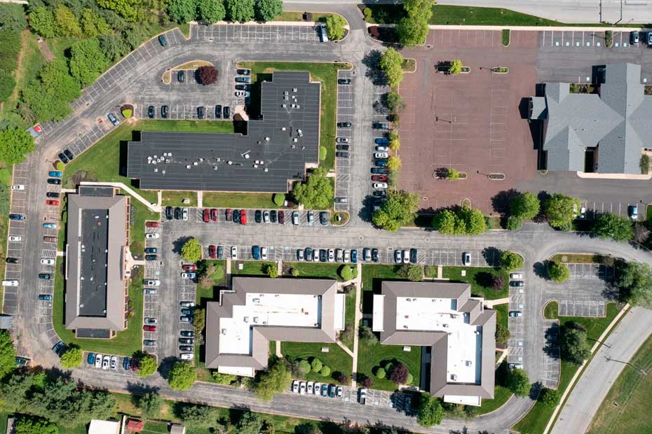 amenity-park-like-setting-with-ample-parking-1